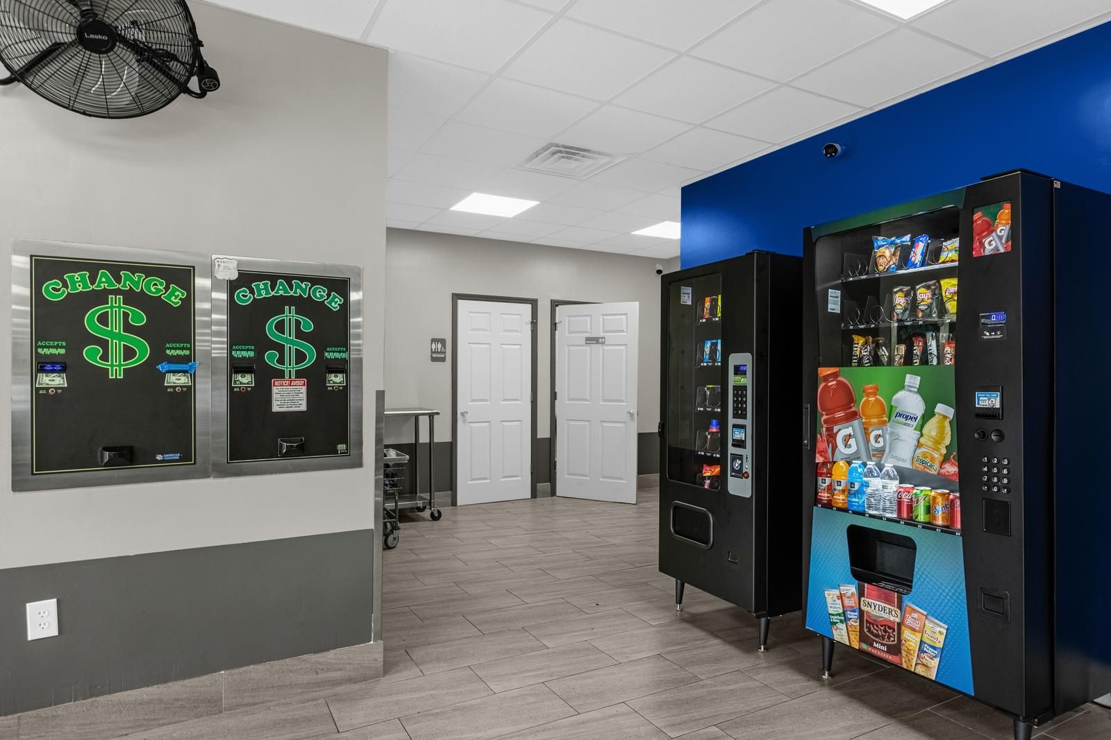 08-700 W Livingston St (08).jpg